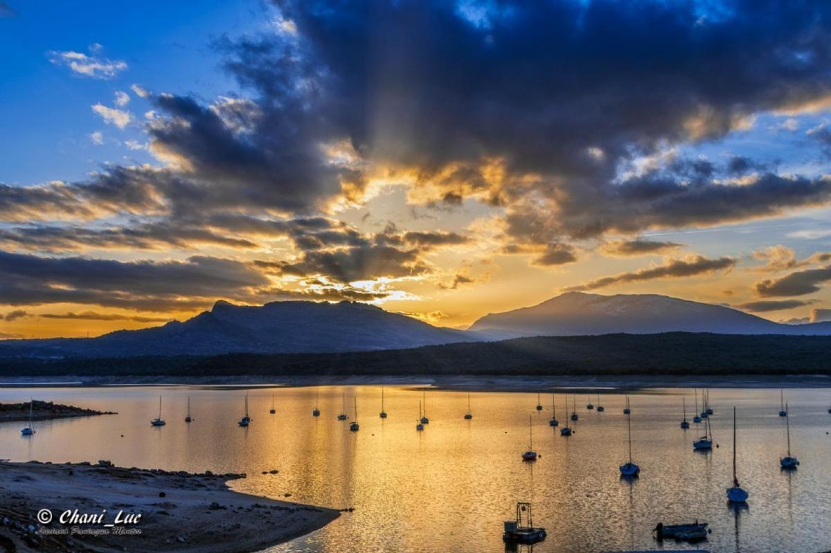 El Lago Cervera de Buitrago Bagian luar foto