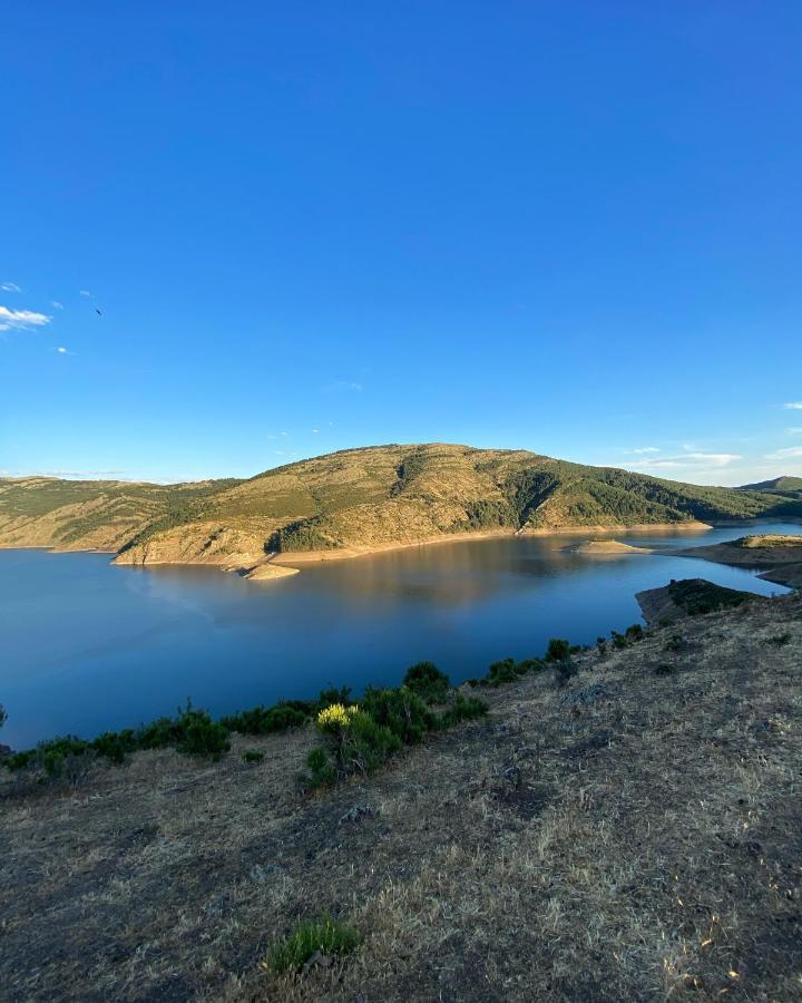 El Lago Cervera de Buitrago Bagian luar foto